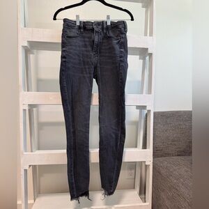 American Eagle Super Hi-Rise Jegging Jeans Black Distressed Hem Women’s 4 Short
